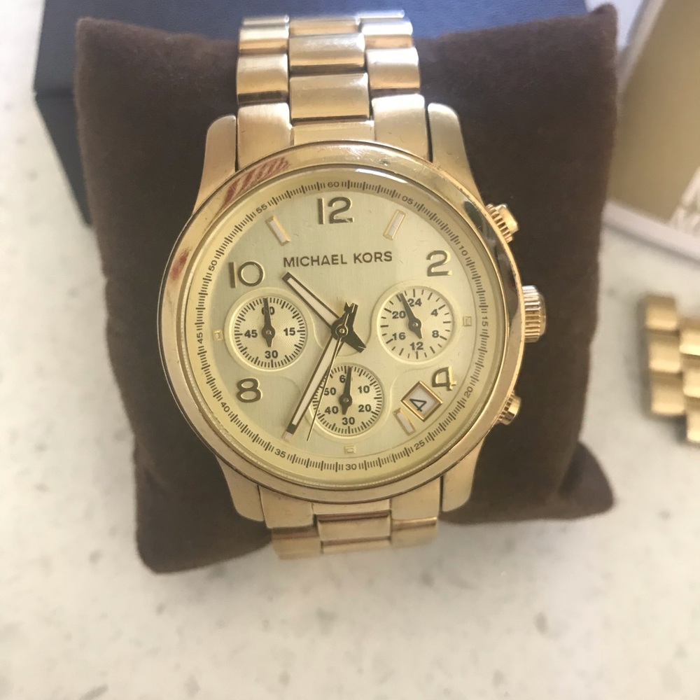Michael Kors RUNWAY MK5055 Mid-Size Ladies Watch